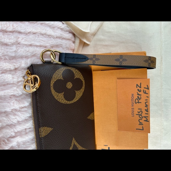 Pouch and wristlet from the pochette trio, includes copy of receipt! Like new! - Picture 4 of 9